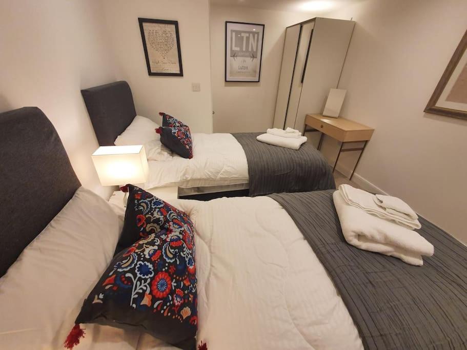 Luton Town Centre Executive Apartment Buitenkant foto